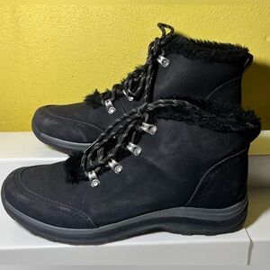 Baretraps Womans Black Boots in Great Condition!!